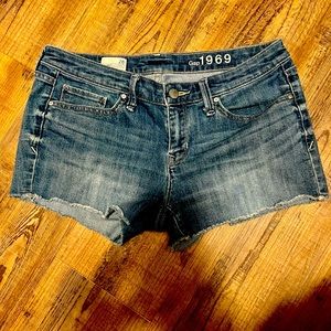 Gap cutoffs Size 28. EUC!